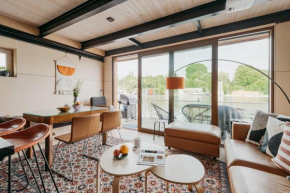 HOUSEBOAT FRED Prague